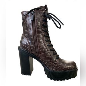 GUESS Women's Kaniela High Heel Platform Lace Up Bootie